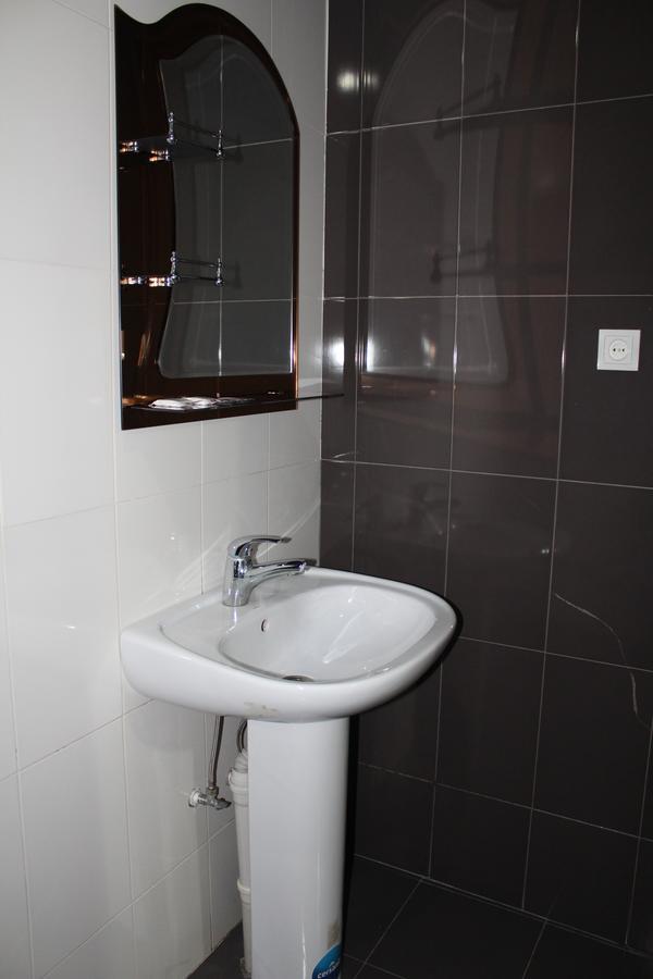 Hotel Elegant Tbilisi Buitenkant foto