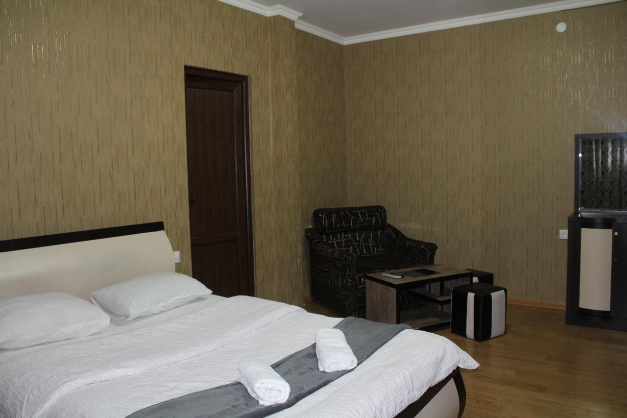Hotel Elegant Tbilisi Buitenkant foto